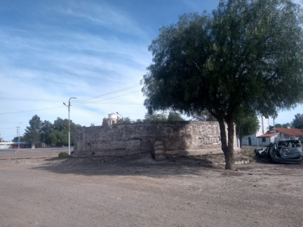 Cisterna descubierta en desuso